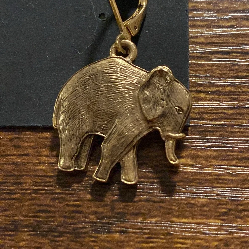 Beautiful elephant earrings NWT - Picture 2 of 4